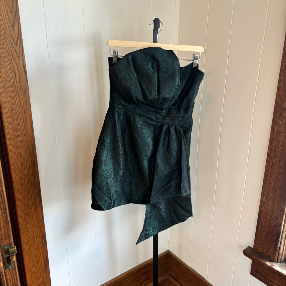 ONE33 Social Forest Green Strapless Ruffle Jacquard Mini Lola Dress Womens 8 NWT
